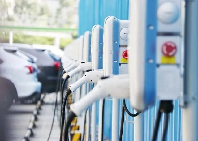 <b>布局充電樁散熱風(fēng)扇多年，三巨電機(jī)助力新能源汽車充電樁建設(shè)</b>